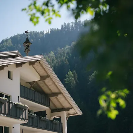 Fronza - Your Hike & Mountain Hotel Lutago
