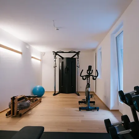 Hotel Fronza - Your Hike & Mountain Lutago